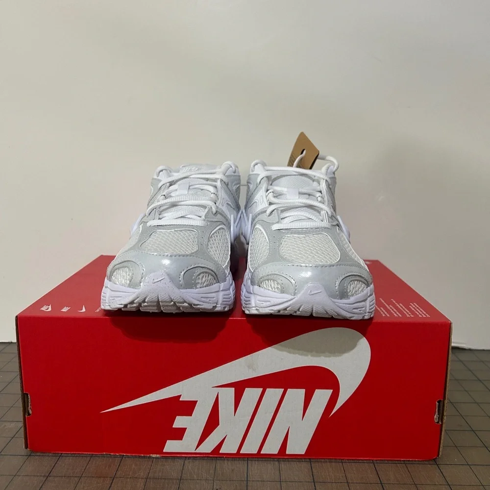 Nike V5 RNR ‘White Black Metallic Silver’ Womens - Picture 2 of 6